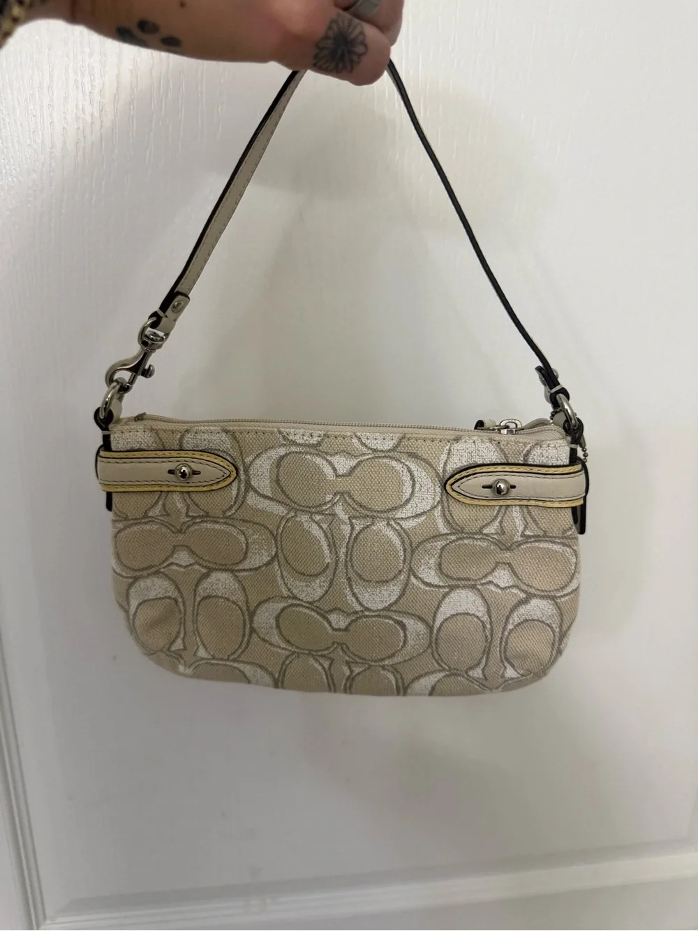 Vintage Y2K Coach Beige Signature Canvas Shoulder Bag with Leather Stripe